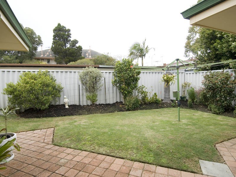 2/8 Matheson Rd, Applecross WA 6153