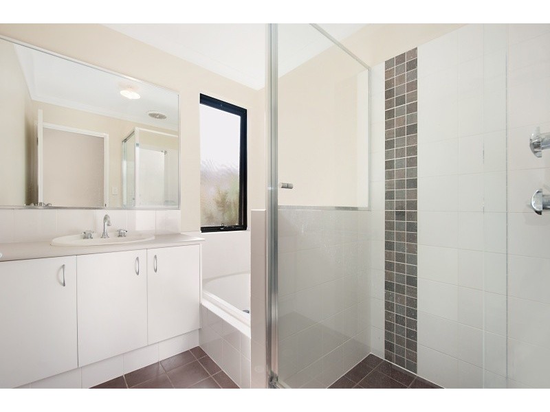 7/11 Hazlett Way, Canning Vale WA 6155