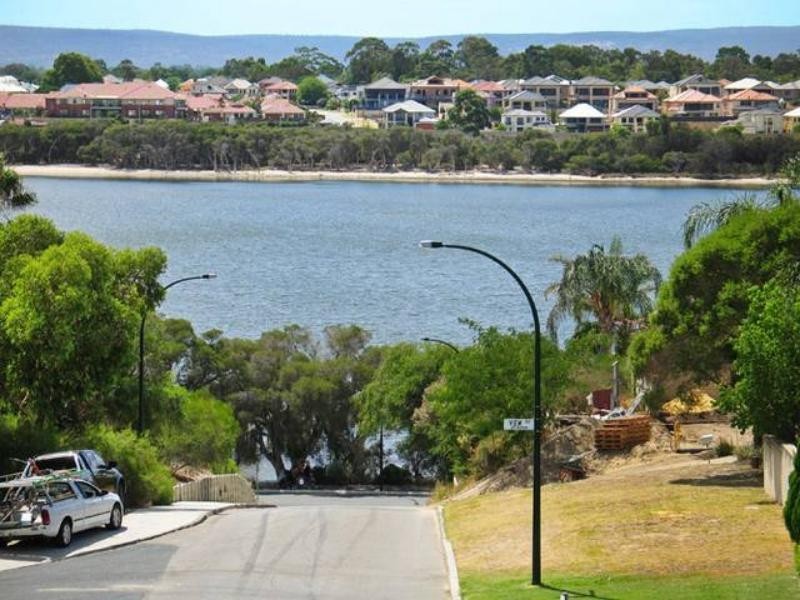 17 Rookwood St, Mount Pleasant WA 6153