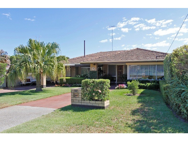 141 Kitchener Rd, Alfred Cove WA 6154