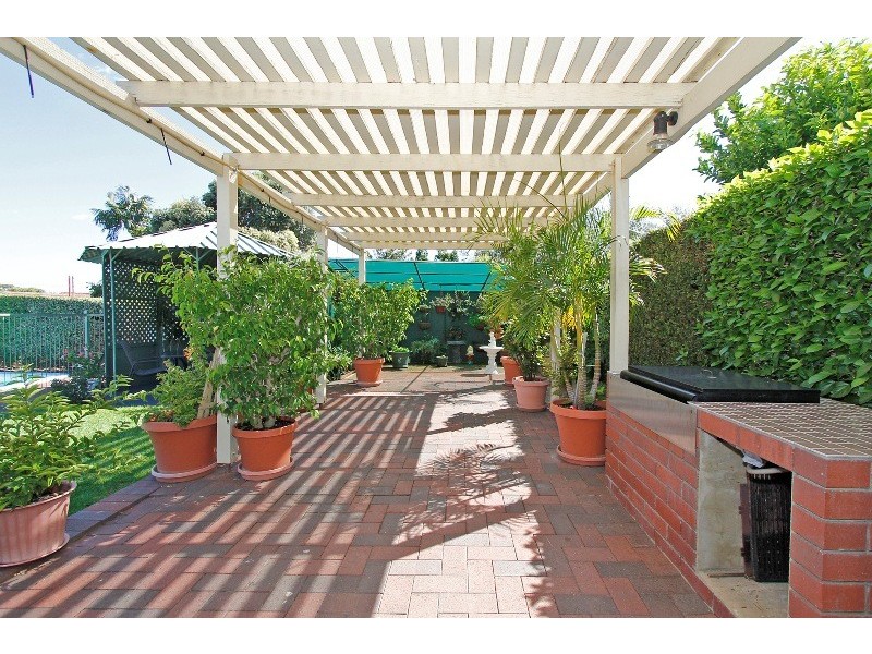 141 Kitchener Rd, Alfred Cove WA 6154