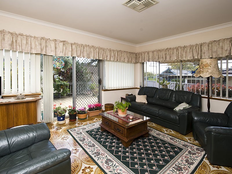 12 Glencoe Rd, Ardross WA 6153
