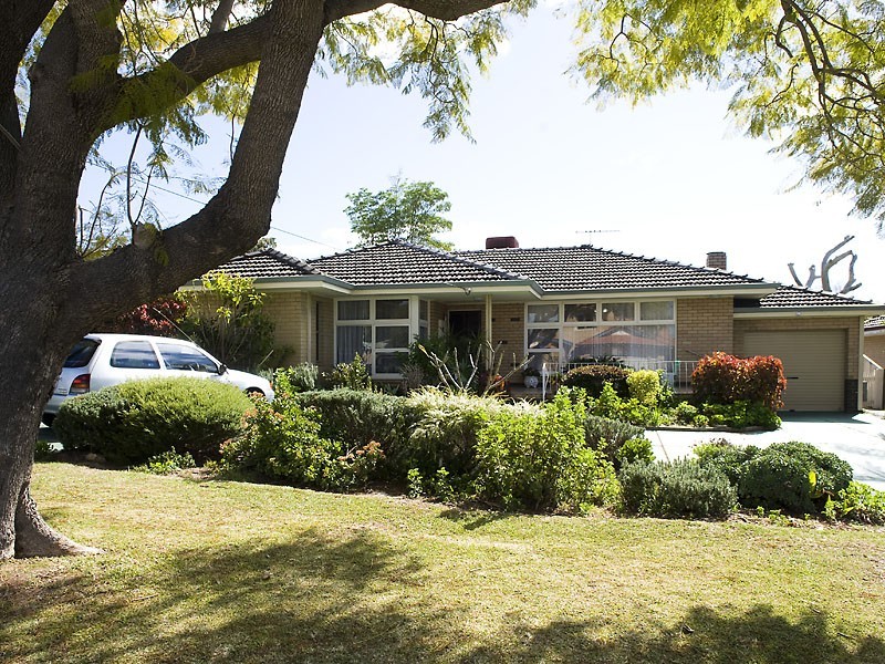 12 Glencoe Rd, Ardross WA 6153