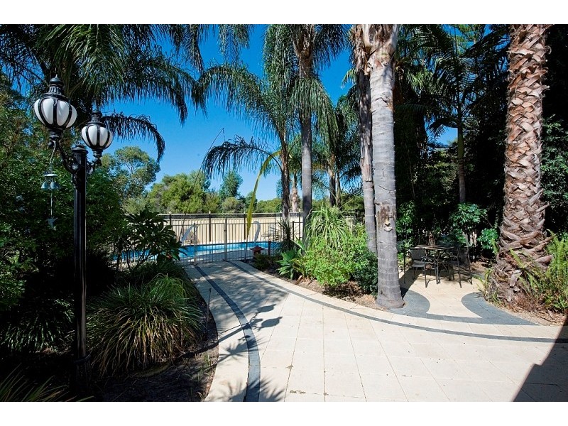 34 Livingstone Drive, Canning Vale WA 6155