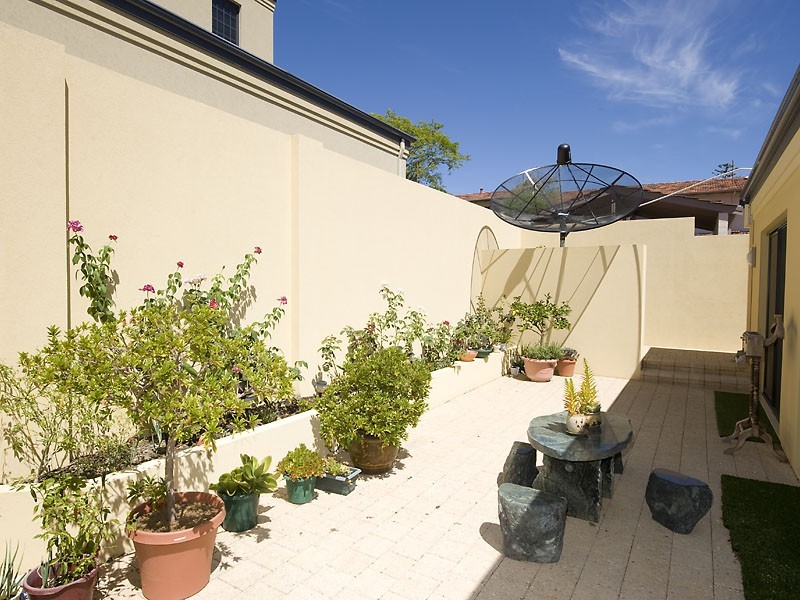 8 Onslow St, South Perth WA 6151