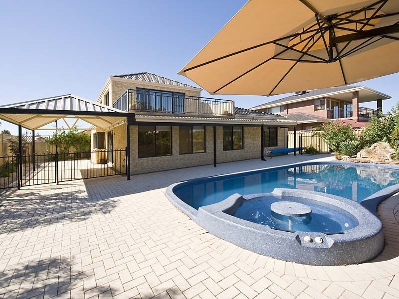 110 Bennett Dr, Canning Vale WA 6155