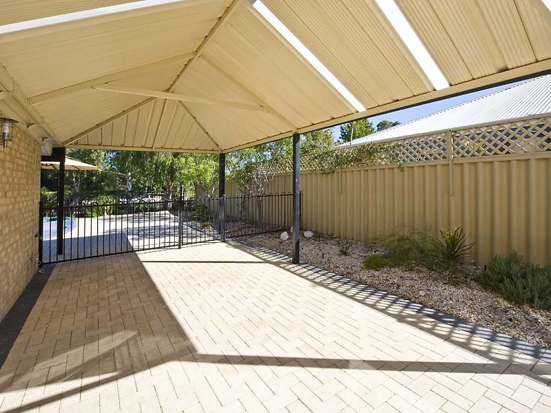 110 Bennett Dr, Canning Vale WA 6155
