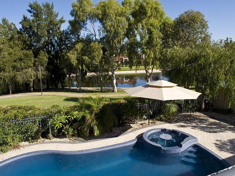 110 Bennett Dr, Canning Vale WA 6155