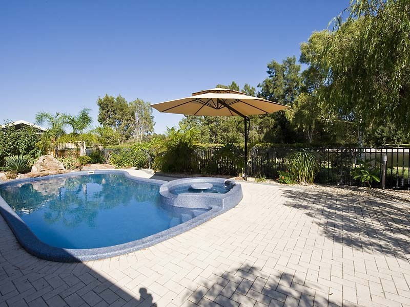 110 Bennett Dr, Canning Vale WA 6155