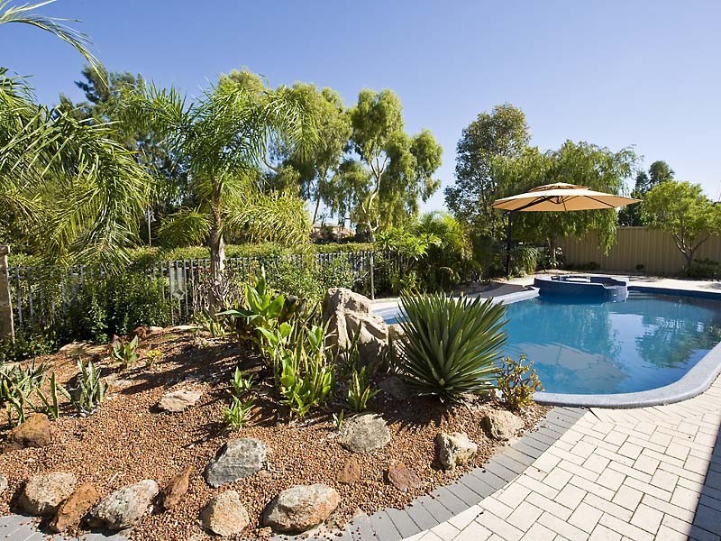 110 Bennett Dr, Canning Vale WA 6155