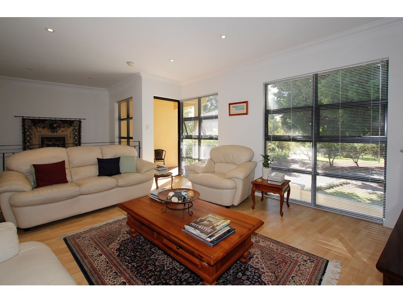 27 Groves Ave, Attadale WA 6156