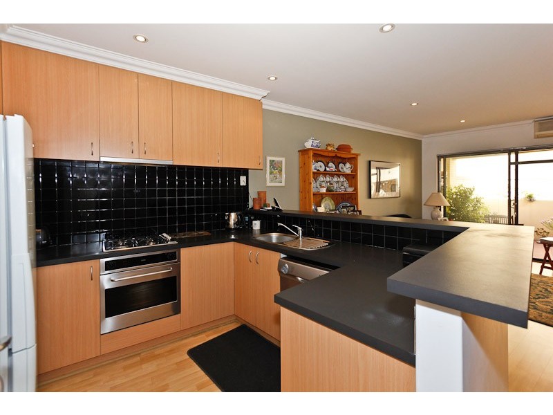 27 Groves Ave, Attadale WA 6156