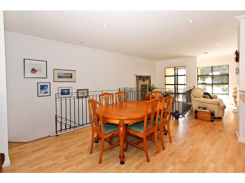 27 Groves Ave, Attadale WA 6156