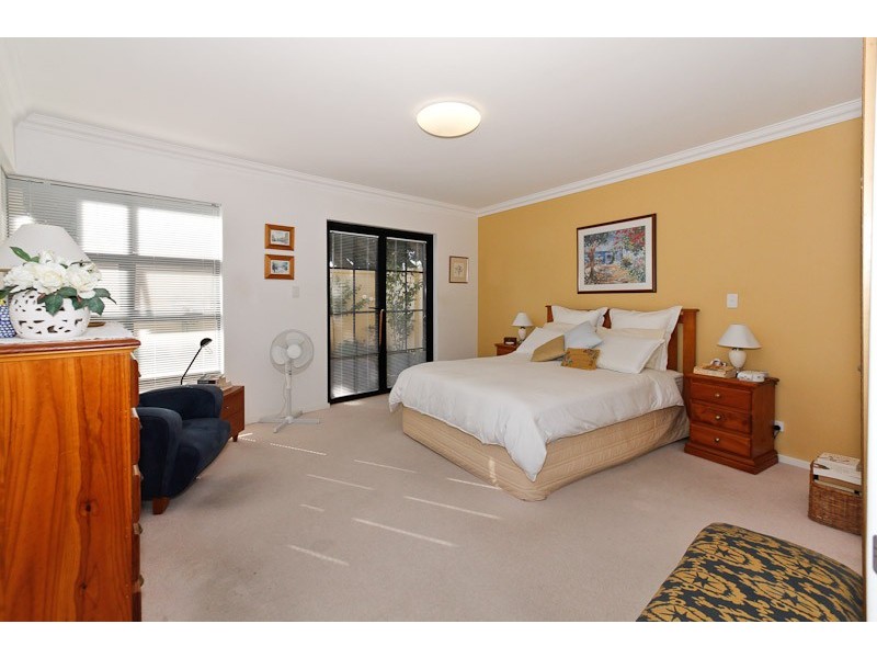 27 Groves Ave, Attadale WA 6156