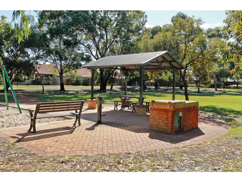 27 Groves Ave, Attadale WA 6156