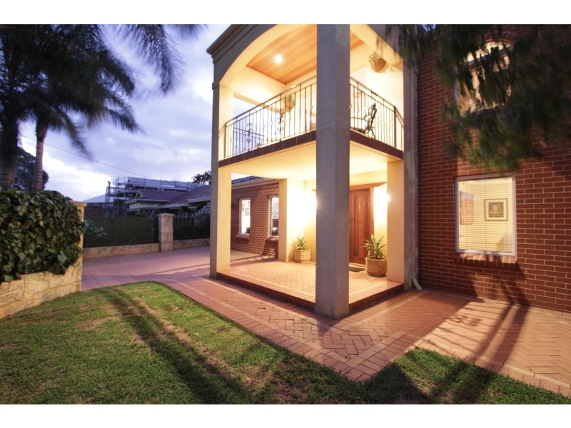 30 Clive St, Bicton WA 6157