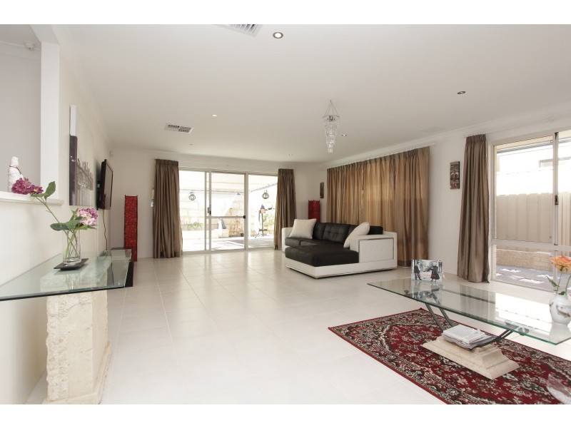 57 Waterfoot Loop, Canning Vale WA 6155