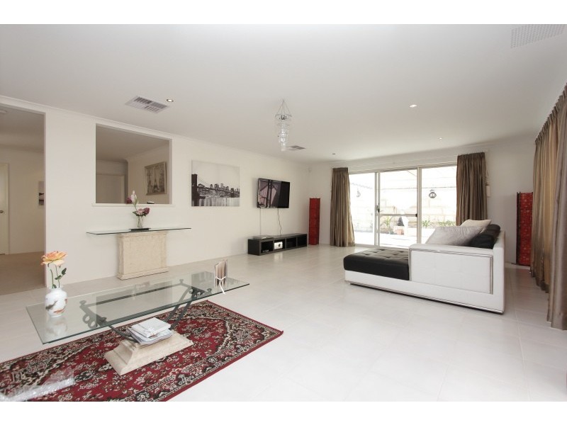 57 Waterfoot Loop, Canning Vale WA 6155