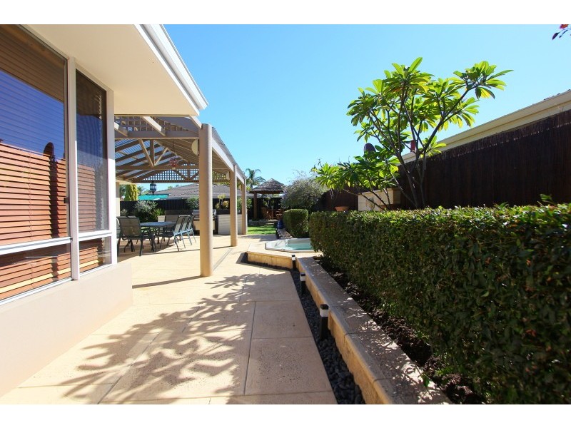 6 Hakea Plaza, Canning Vale WA 6155