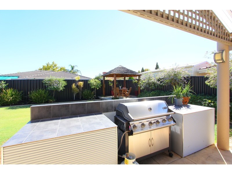 6 Hakea Plaza, Canning Vale WA 6155