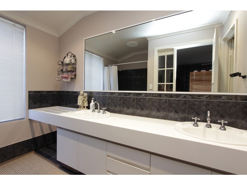 6 Hakea Plaza, Canning Vale WA 6155