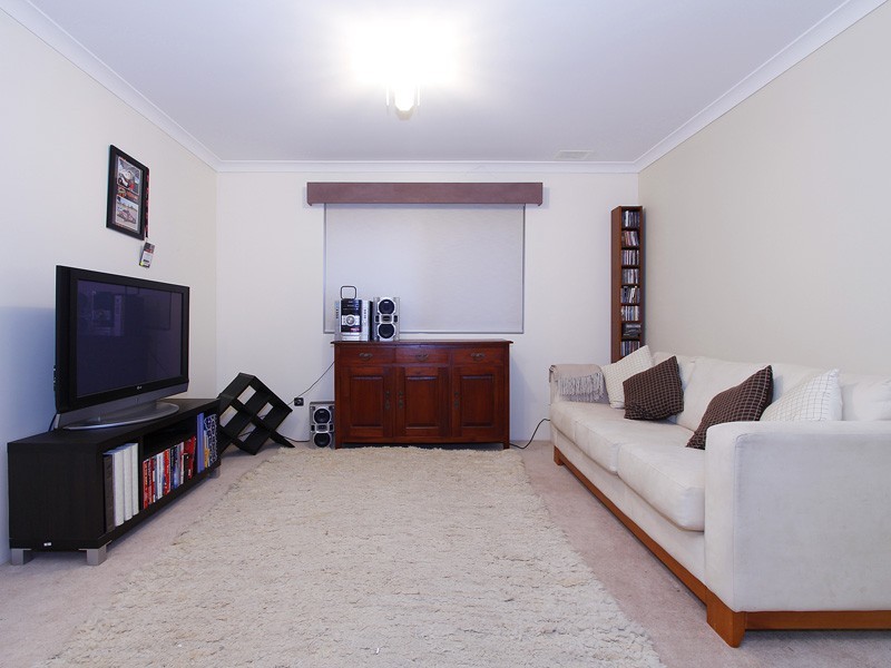 35 Milroy St, Willagee WA 6156