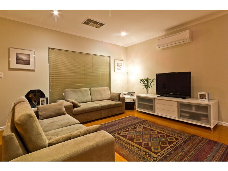 19 Jagoe Loop, Willagee WA 6156