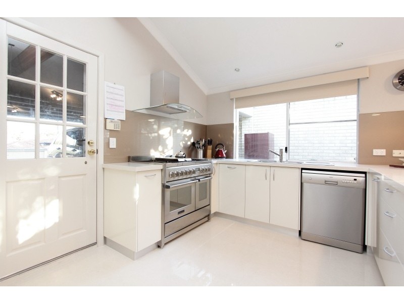 26 Third St, Bicton WA 6157