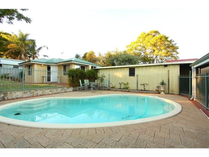 26 Third St, Bicton WA 6157