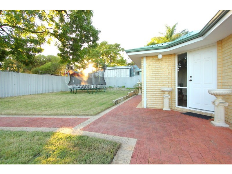 26 Third St, Bicton WA 6157
