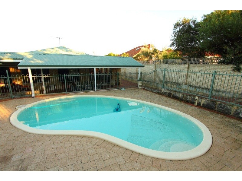 26 Third St, Bicton WA 6157