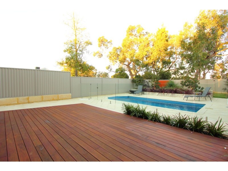 15A Roberts Rd, Attadale WA 6156