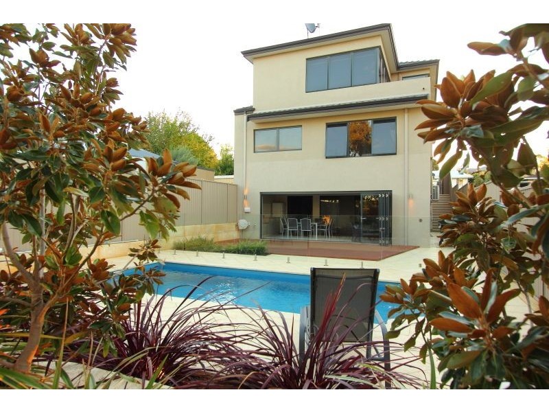15A Roberts Rd, Attadale WA 6156