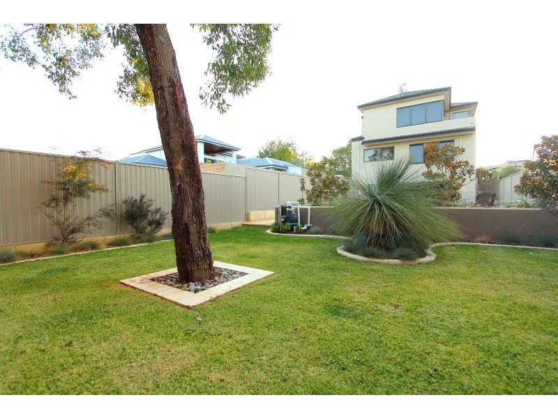 15A Roberts Rd, Attadale WA 6156