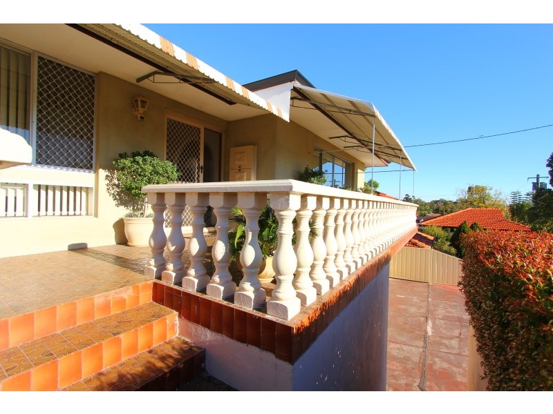 48 Pembury Road, Thornlie WA 6108