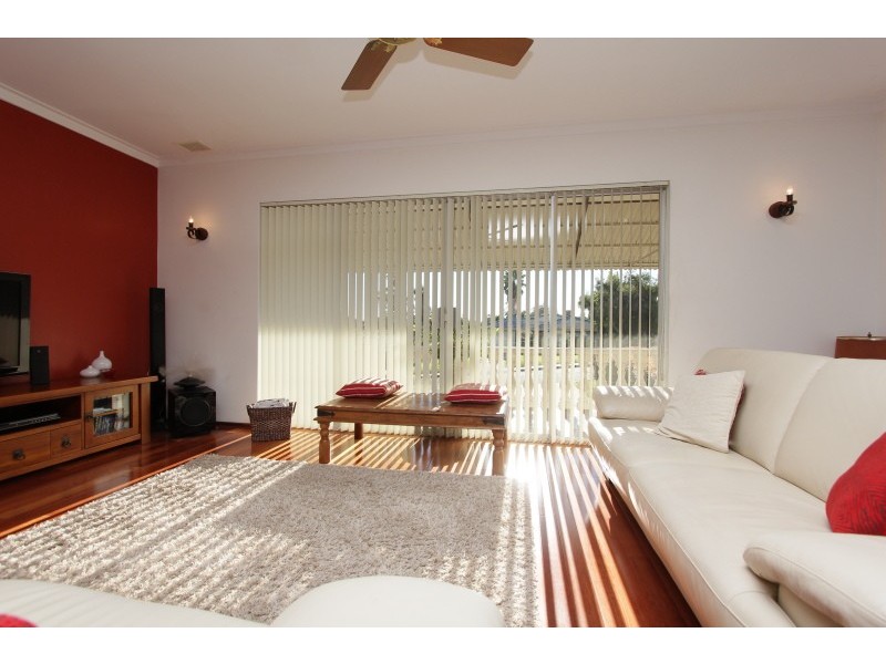 48 Pembury Road, Thornlie WA 6108
