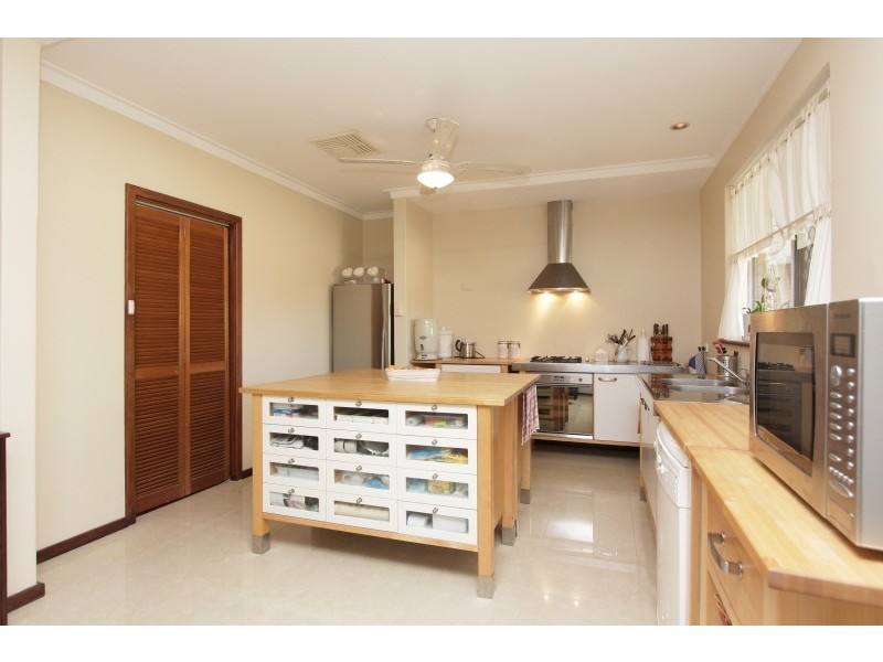 48 Pembury Road, Thornlie WA 6108