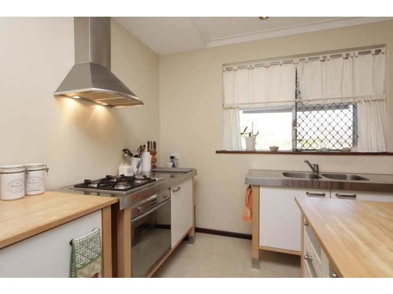 48 Pembury Road, Thornlie WA 6108