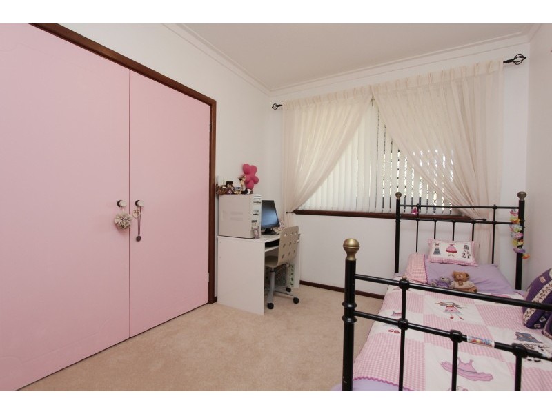 48 Pembury Road, Thornlie WA 6108