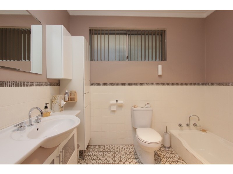 48 Pembury Road, Thornlie WA 6108