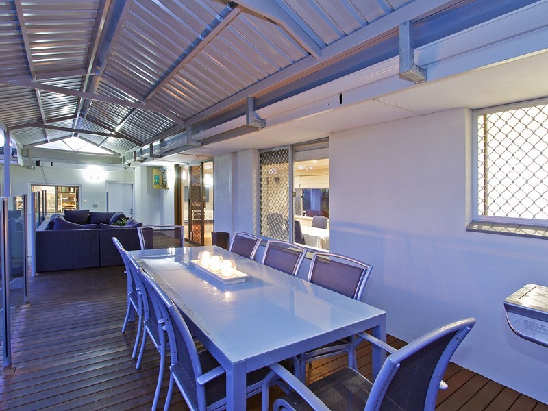 4 Boston Way, Booragoon WA 6154