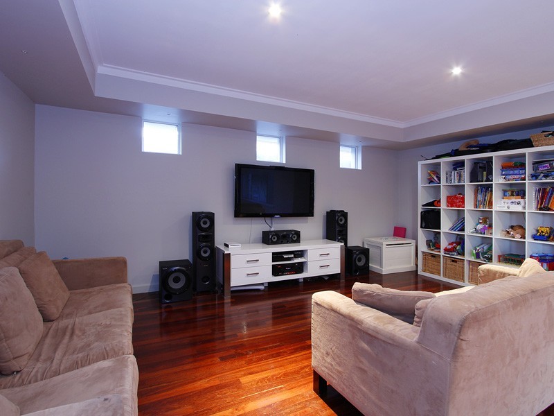 4 Boston Way, Booragoon WA 6154