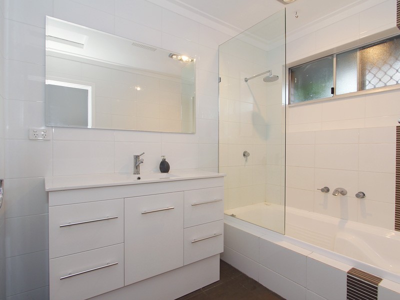 4 Boston Way, Booragoon WA 6154