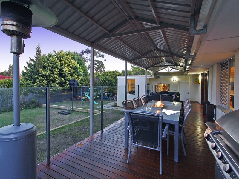 4 Boston Way, Booragoon WA 6154