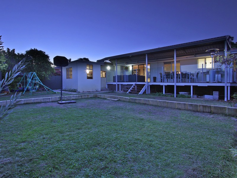 4 Boston Way, Booragoon WA 6154