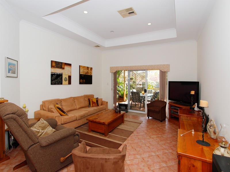 163A Kitchener Rd, Alfred Cove WA 6154