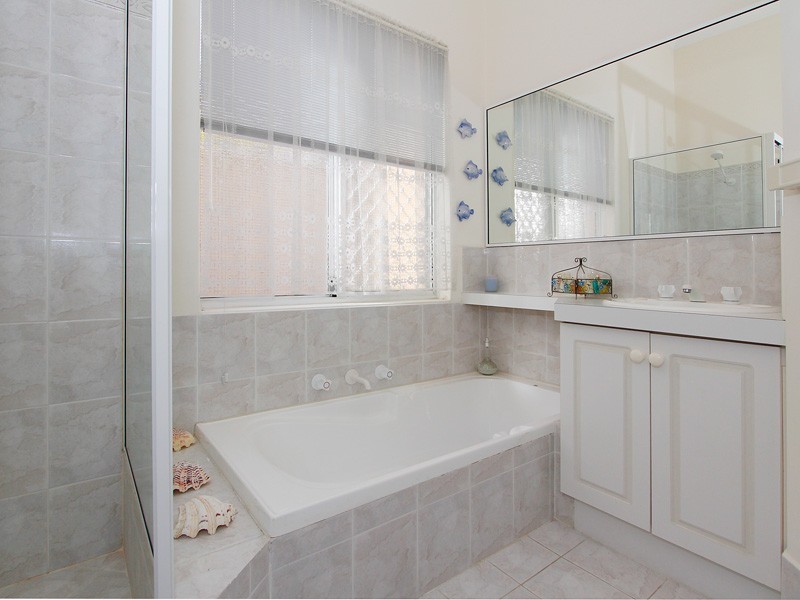 163A Kitchener Rd, Alfred Cove WA 6154