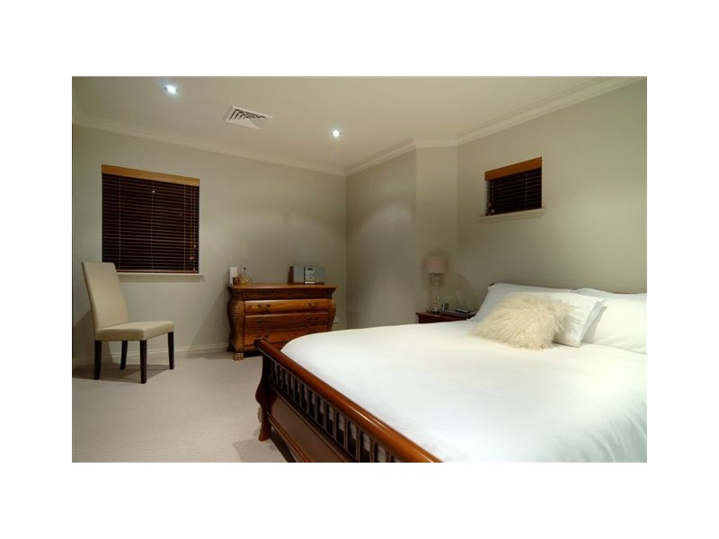 7 Fourth Ave, Applecross WA 6153