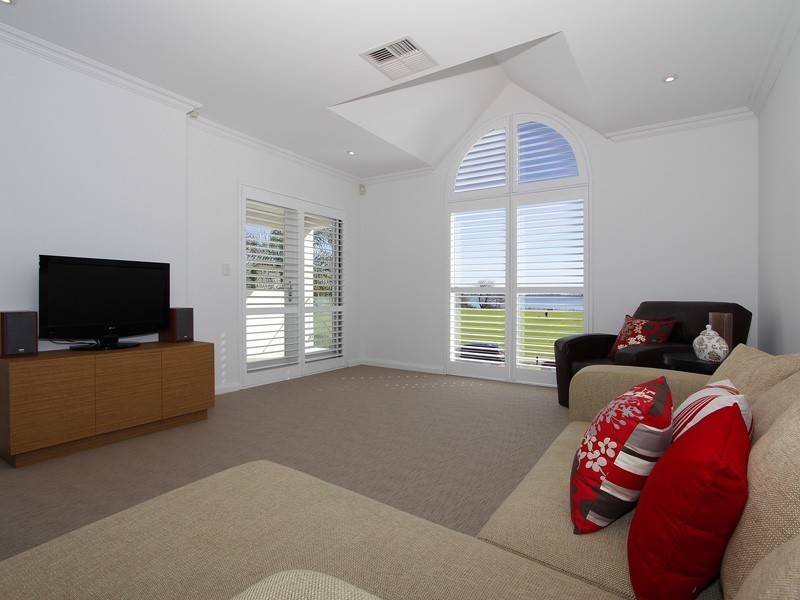 25B Dunkley Ave, Applecross WA 6153
