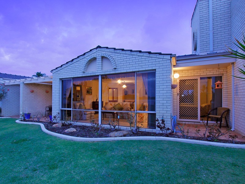 4/240 Burke Dr, Attadale WA 6156